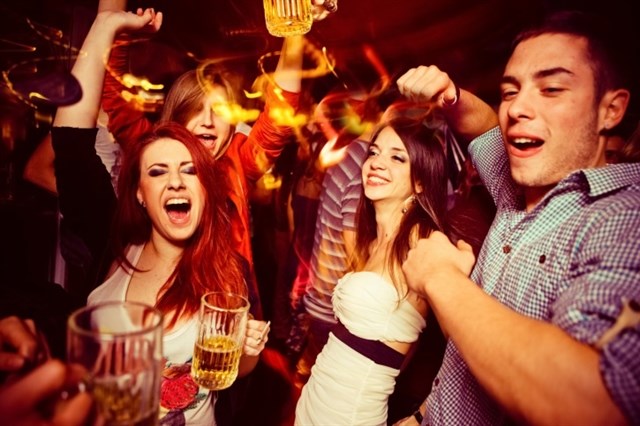 ¿Puede un cristiano ir a fiestas mundanas?