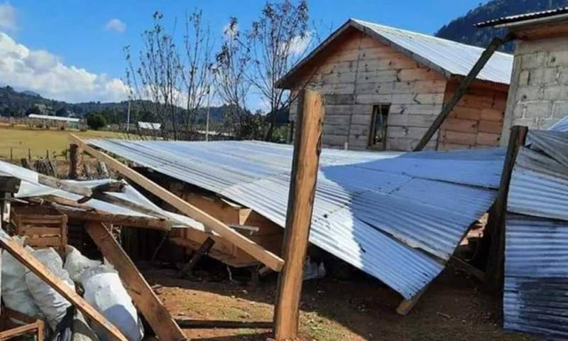 Indígenas tzotziles destruyen casas de familias cristianas en México